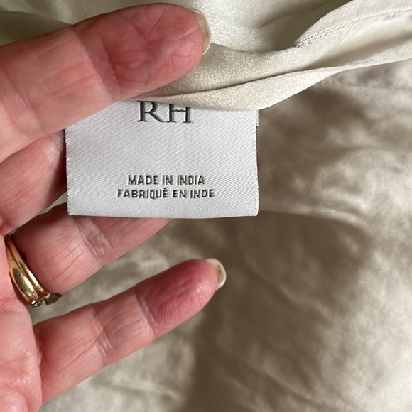 Pillow sham from Restoration Hardware-standard size - Picture 4 of 5